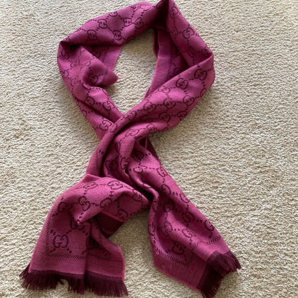 Authentic Gucci Wool Scarf - Picture 8 of 15